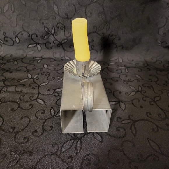 Vintage Matchbox Holder with candle - Picture 2 of 4